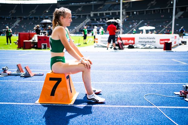 Nele Jaworski (VfL Wolfsburg) ueber 200m waehrend der deutschen Leichtathletik-Meisterschaften im Olympiastadion am 26.06.2022 in Berlin